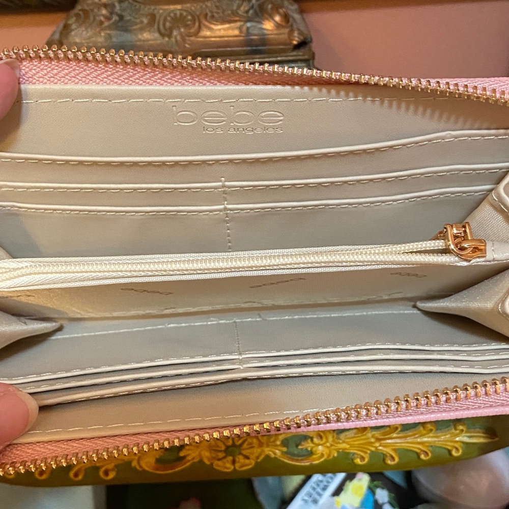 Bebe NWT Gianna Wristlet Wallet Blush Wallet with Gold Logo 7.5x4x1 - Picture 5 of 6
